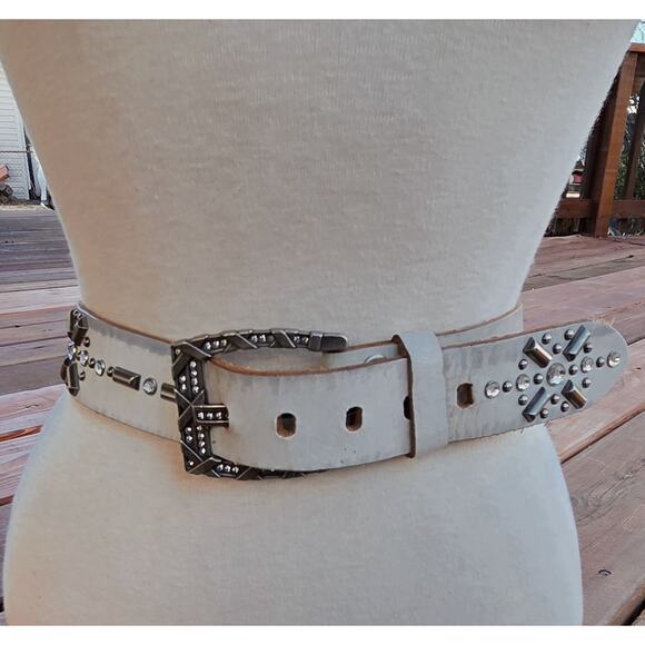 BKE Distressed White Leather Rhinestone Belt Sz S Antique Silver Western main image 13